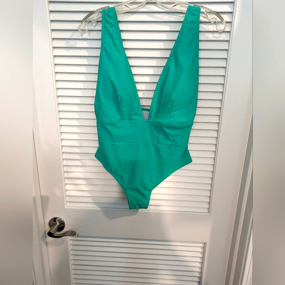 Women's Size MEDIUM Swimsuit New